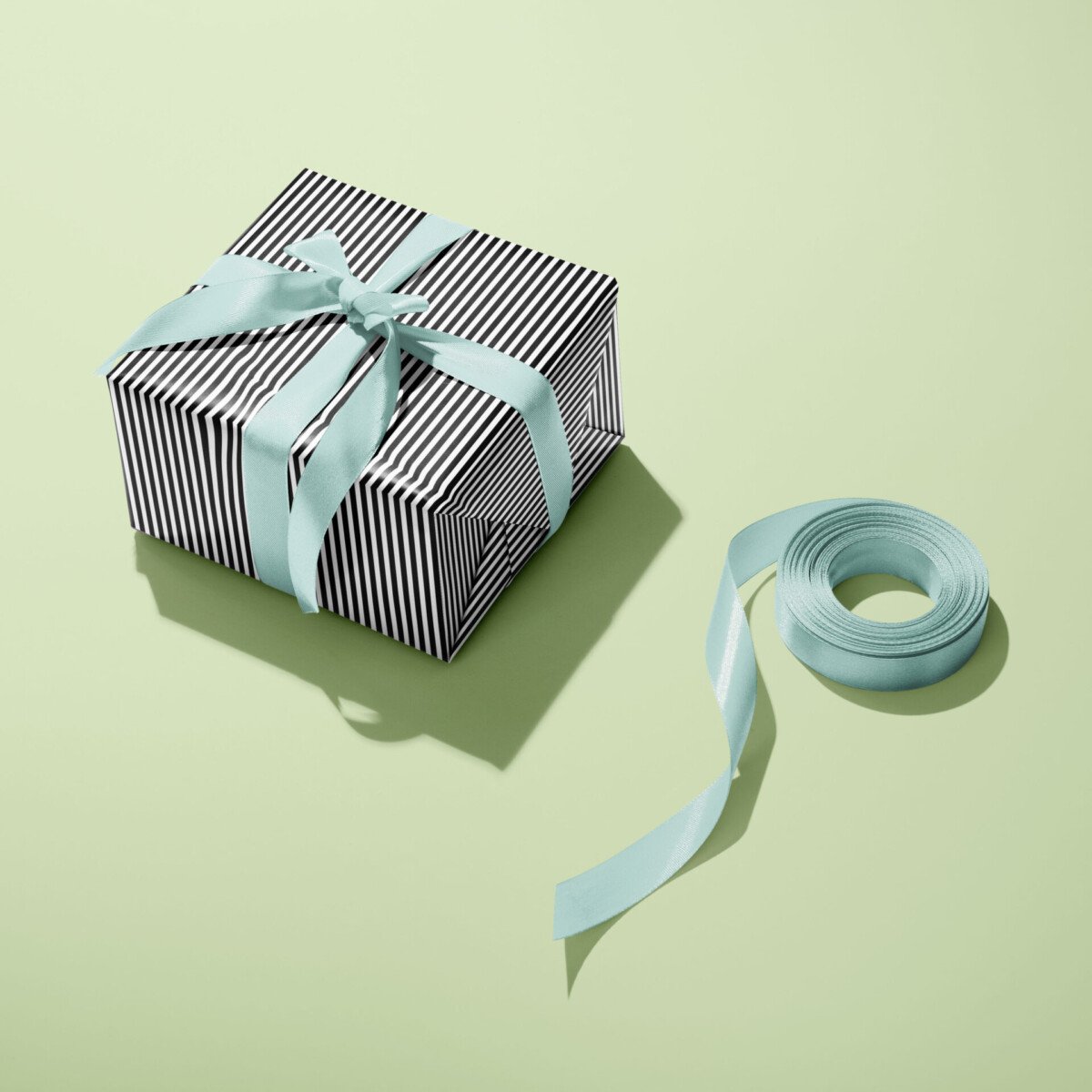 minima_2_8_Gift_Box_Wrapping_Paper
